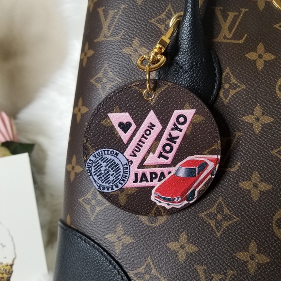 Louis Vuitton World Tour Monogram Tokyo Key Charm - Picture 2 of 6